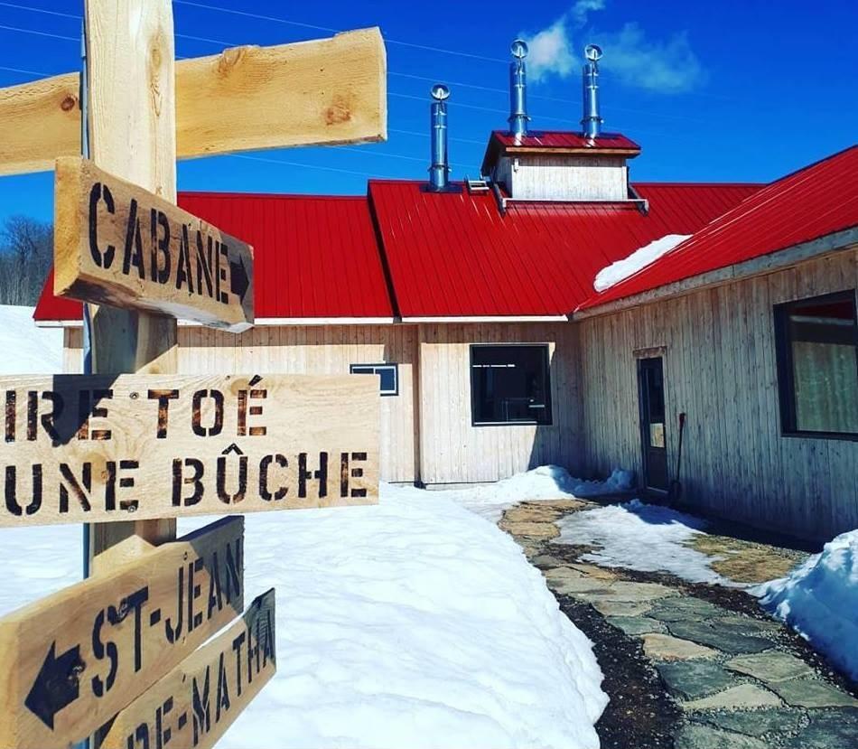 « Tire-toé une bûche ! »